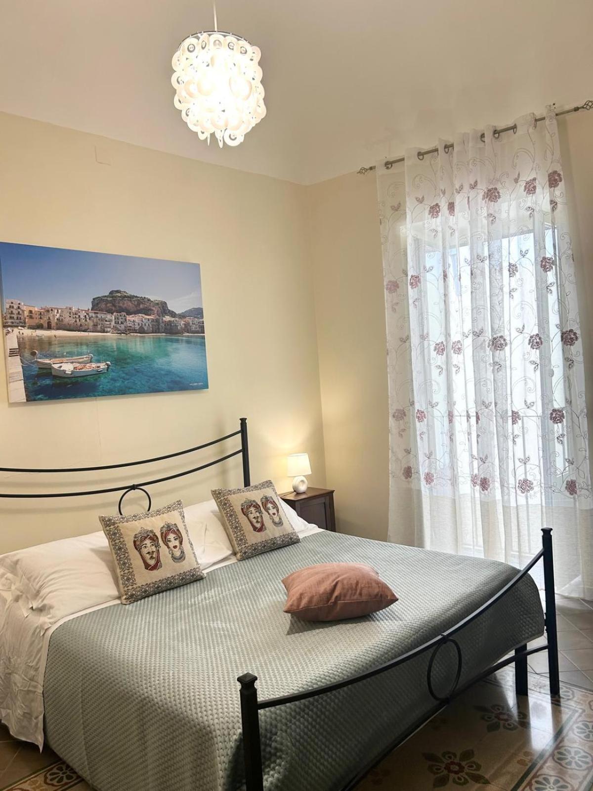 Sicilian Dream Apartments เชฟาลู ภายนอก รูปภาพ
