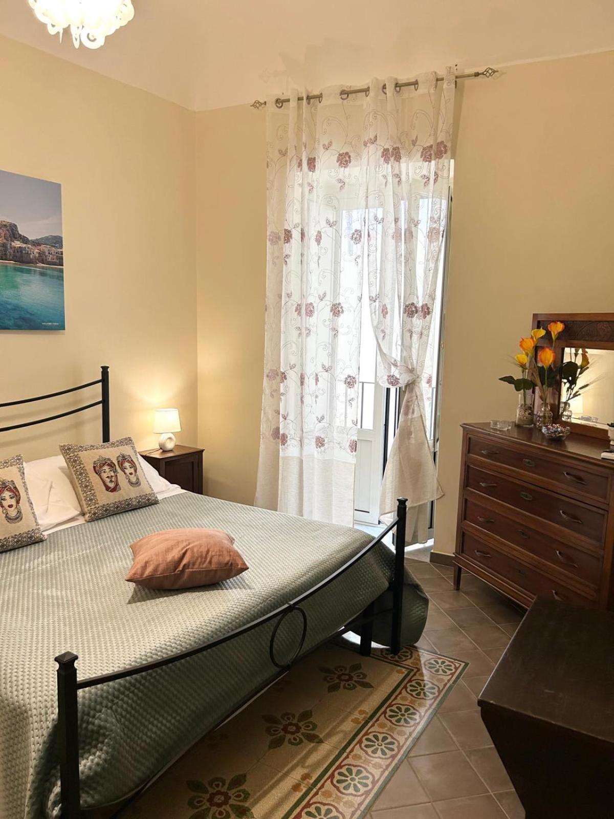 Sicilian Dream Apartments เชฟาลู ภายนอก รูปภาพ