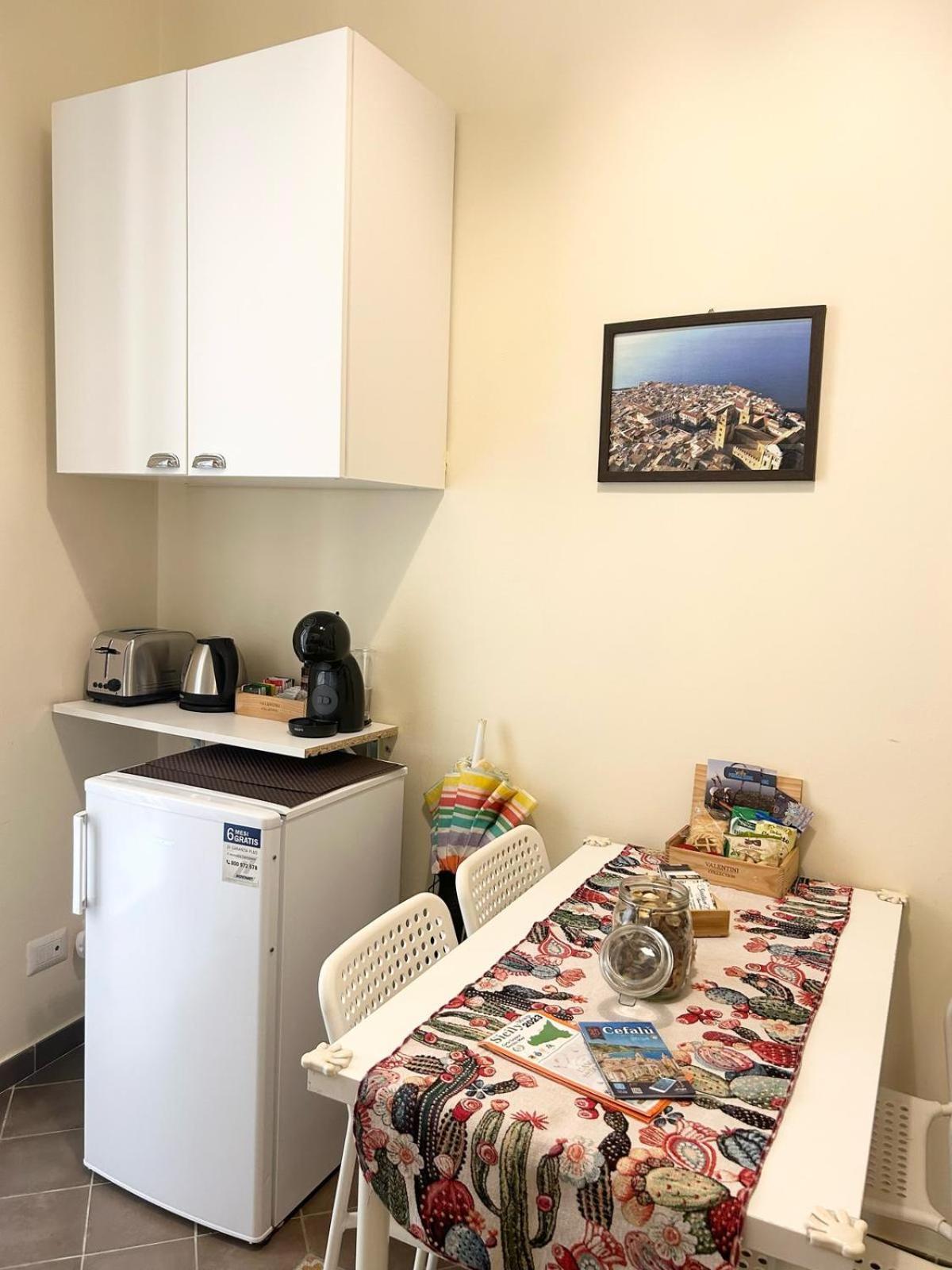 Sicilian Dream Apartments เชฟาลู ภายนอก รูปภาพ