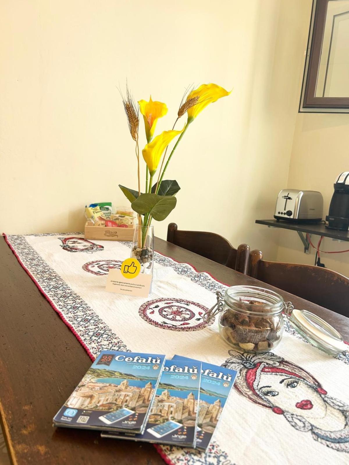 Sicilian Dream Apartments เชฟาลู ภายนอก รูปภาพ