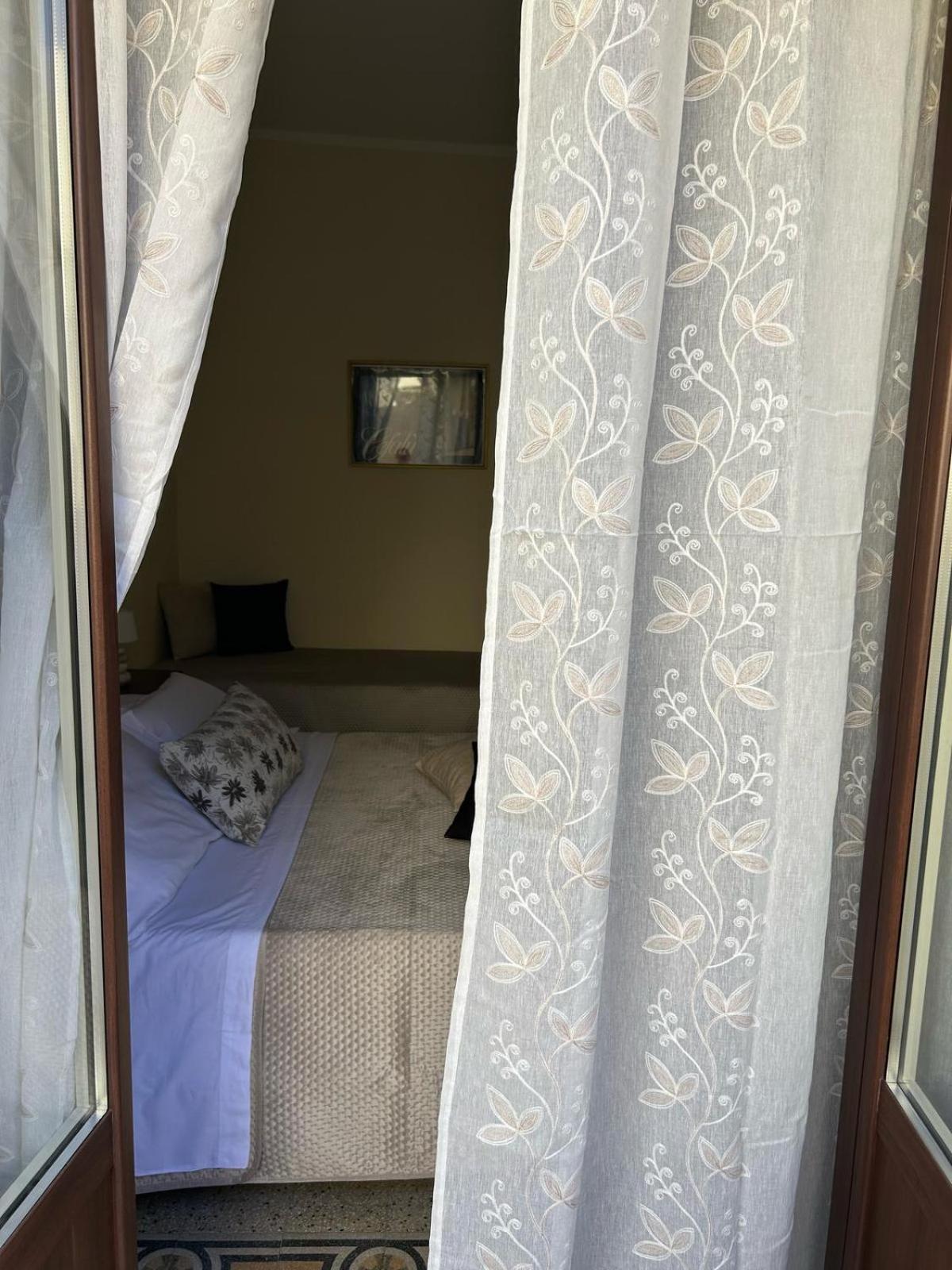Sicilian Dream Apartments เชฟาลู ภายนอก รูปภาพ