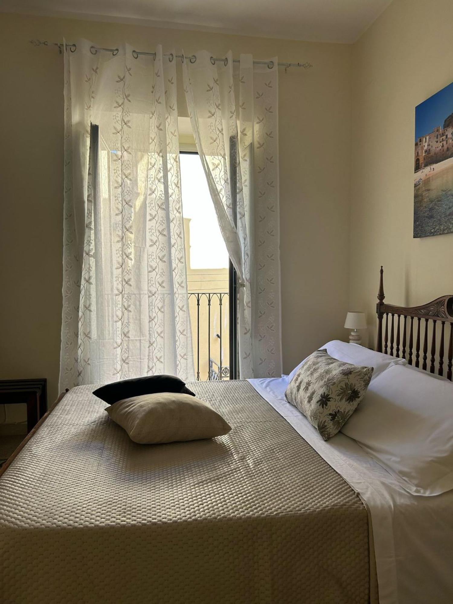 Sicilian Dream Apartments เชฟาลู ภายนอก รูปภาพ