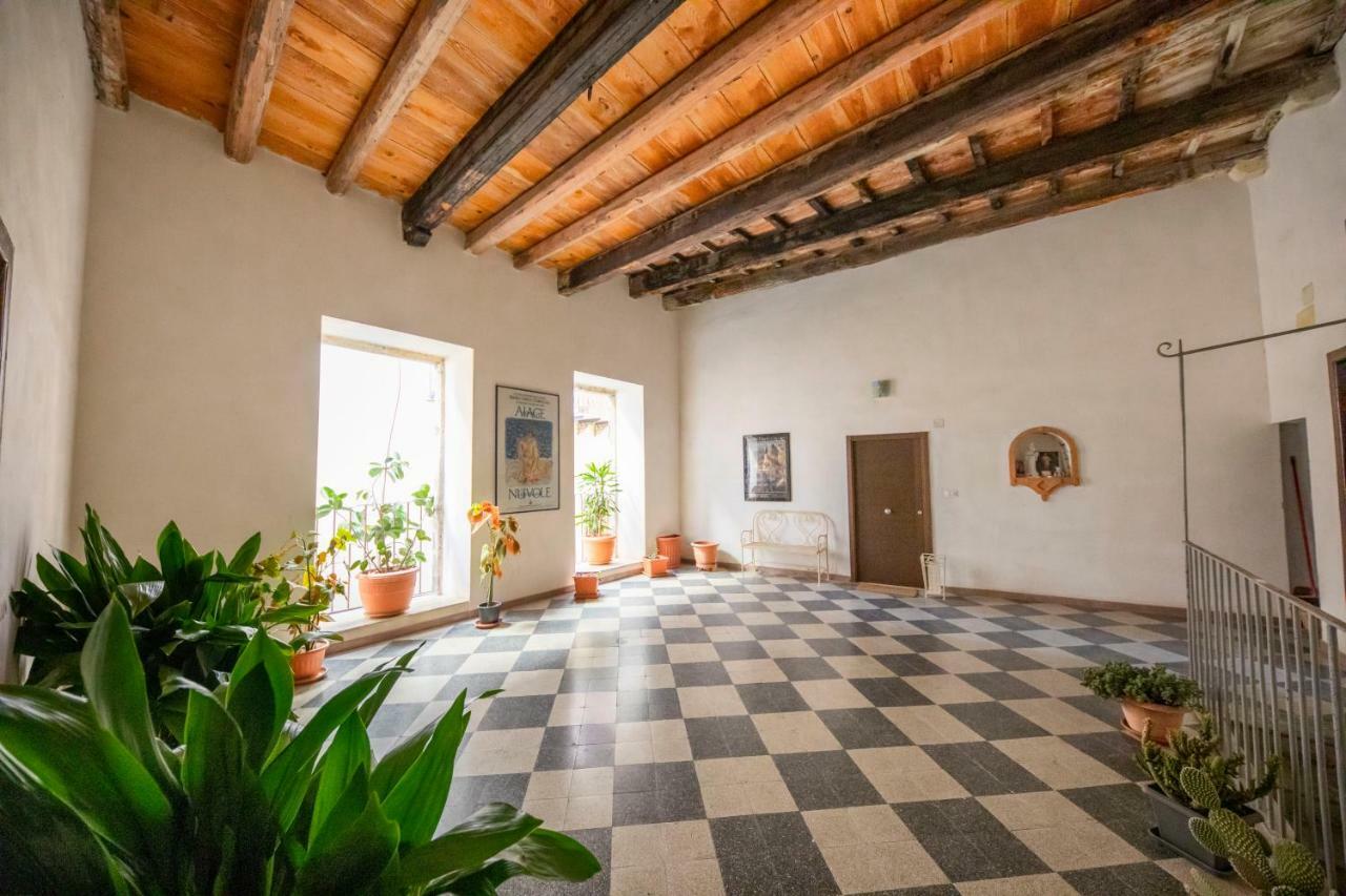 Sicilian Dream Apartments เชฟาลู ภายนอก รูปภาพ