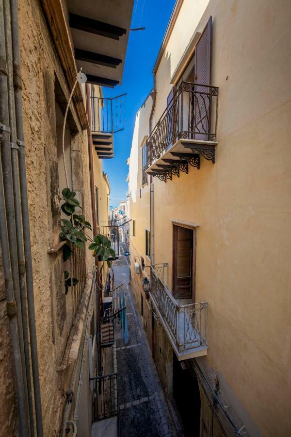 Sicilian Dream Apartments เชฟาลู ภายนอก รูปภาพ