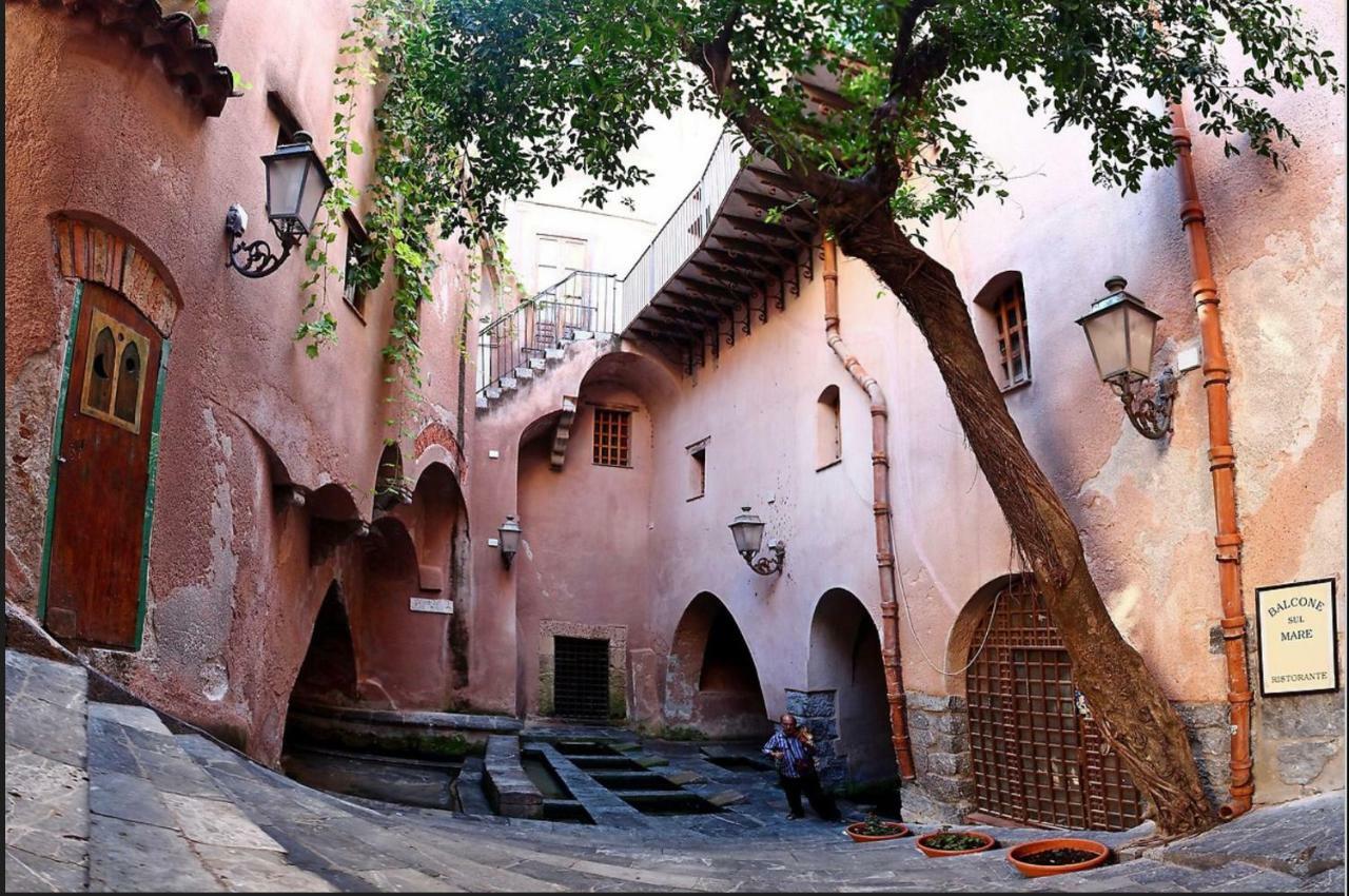 Sicilian Dream Apartments เชฟาลู ภายนอก รูปภาพ